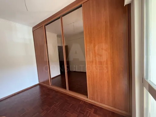 Apartamento T4 em Carnide