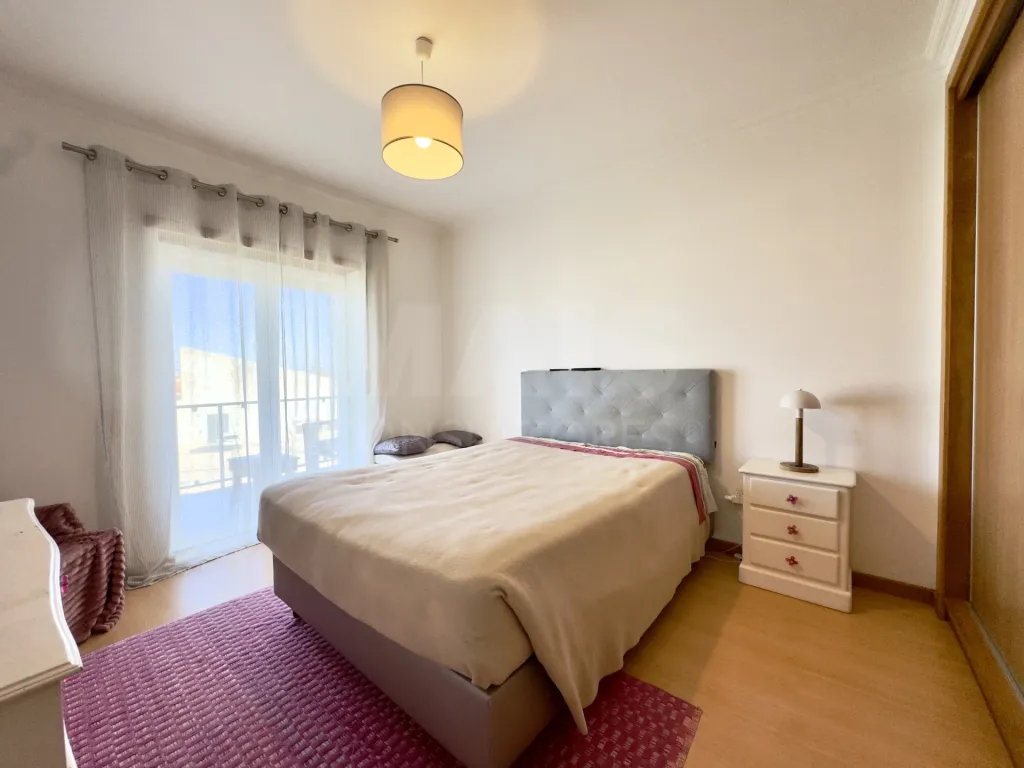 Apartamento T3 com suíte e garagem em Peniche