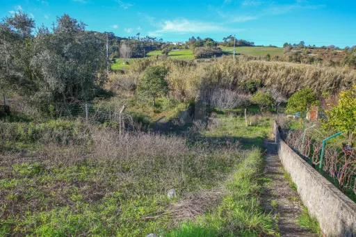 Quintinha com Moradia T2+1, em Sobral de Monte Agraço