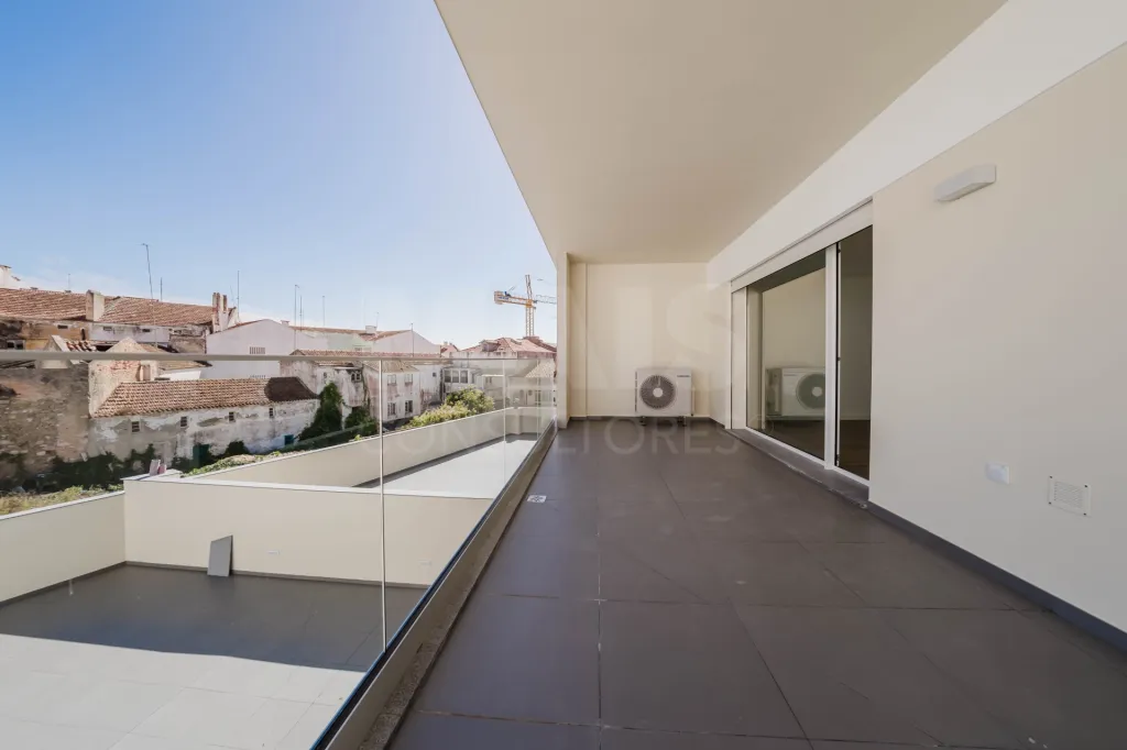 2 bedroom apartment with 2 parking spaces