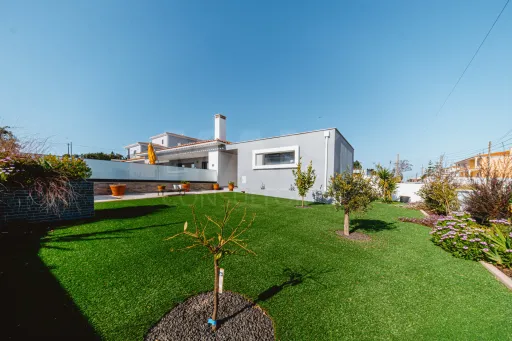 Moradia T3 (Térrea) com Piscina - Nadadouro