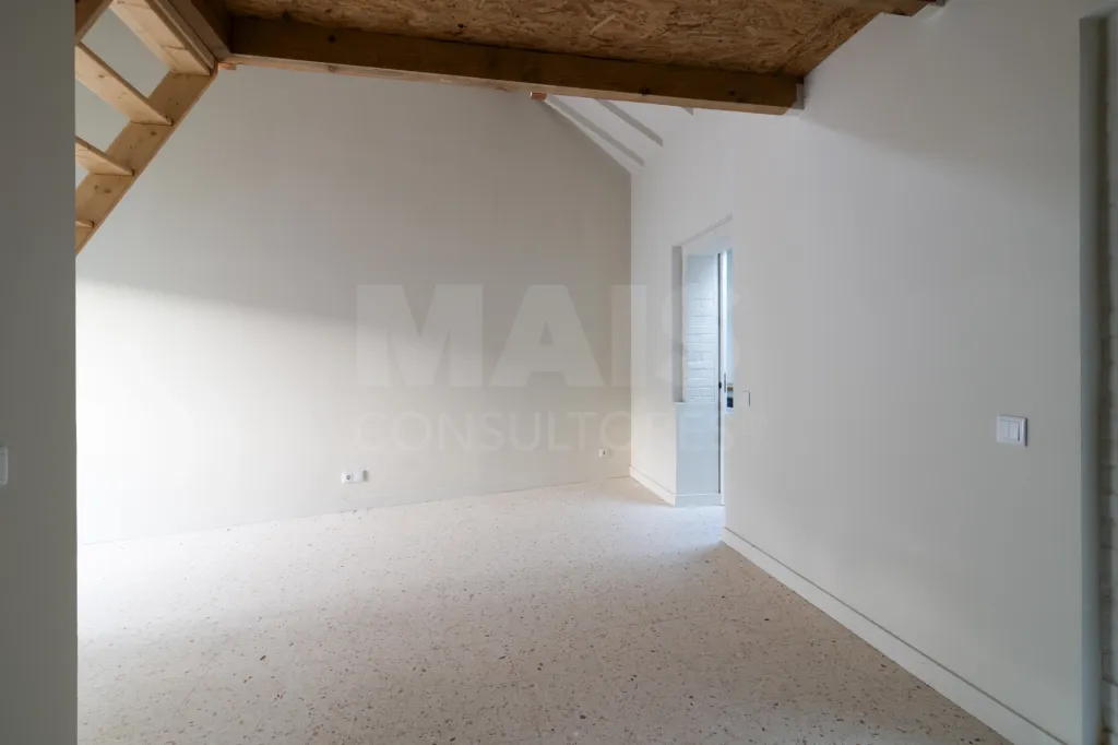 Moradia T1+1 totalmente renovada — moderna, acolhedora e com espaço exterior