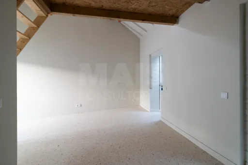 Moradia T1+1 totalmente renovada — moderna, acolhedora e com espaço exterior