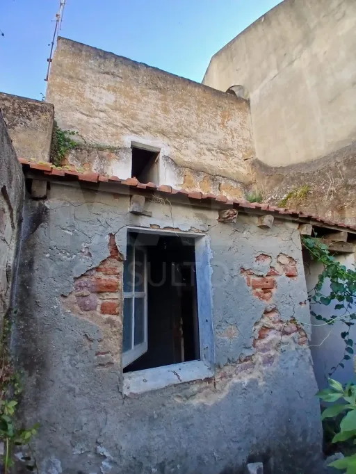 Moradia em Ruína com Excelente Potencial de Reconstrução em Vila Franca de Xira