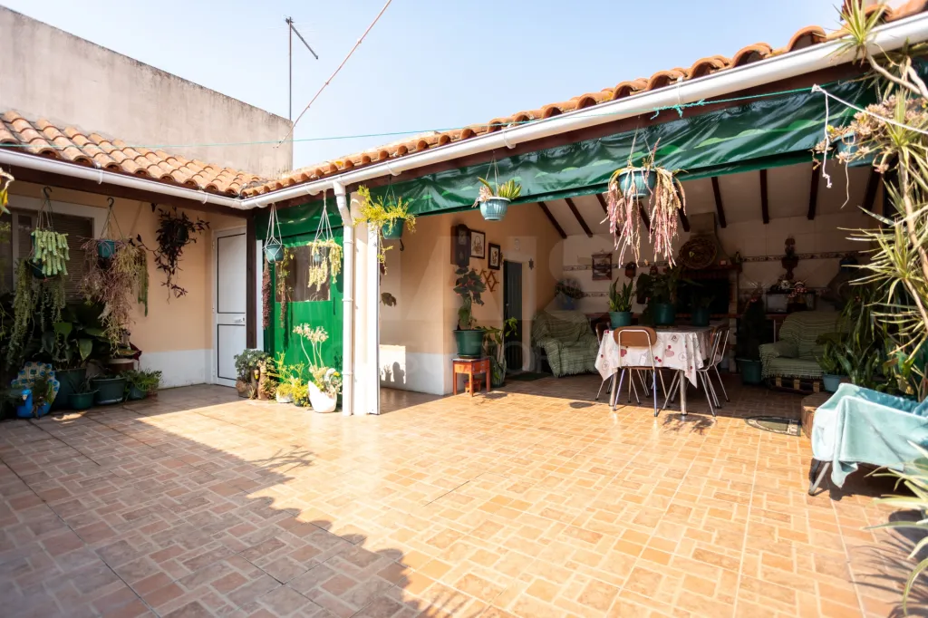 Moradia T3 isolada com Garagem na Branca
