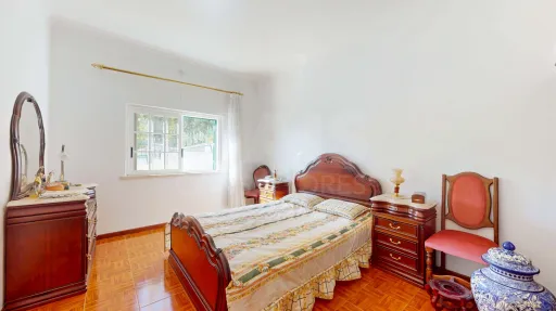 Moradia T5, na calhandriz com piscina