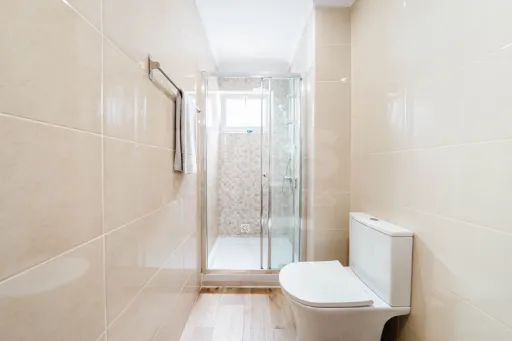 Apartamento T3+1 no Centro de Peniche com Terraço Privativo e Elevada Rentabilidade