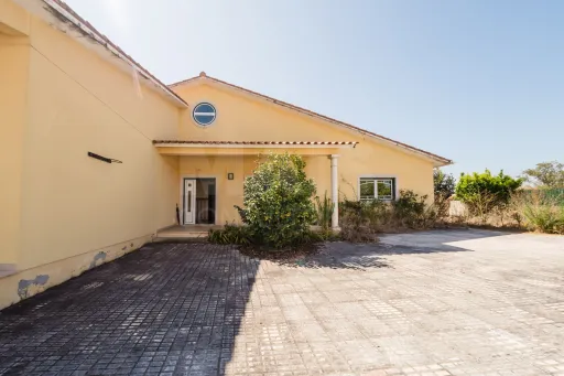 Moradia T4 com terreno de 660m²