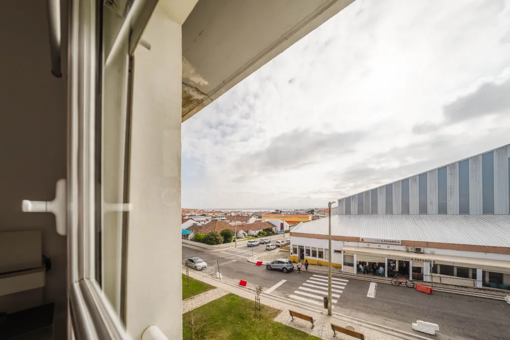 Apartamento T2 Renovado Com Vista Mar Em Peniche