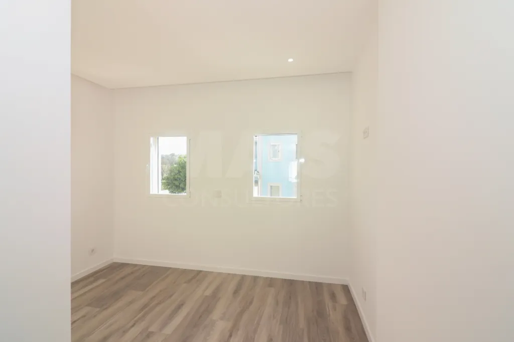 House 4 Bedrooms Juncalinho gated community