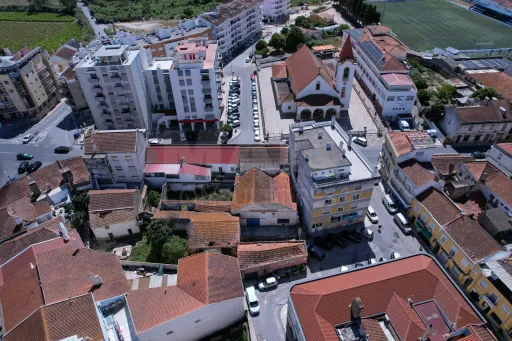 Prédio Centro Carregado / Lisboa