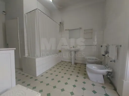 Casa Senhorial com Brazão em Coja- Arganil.