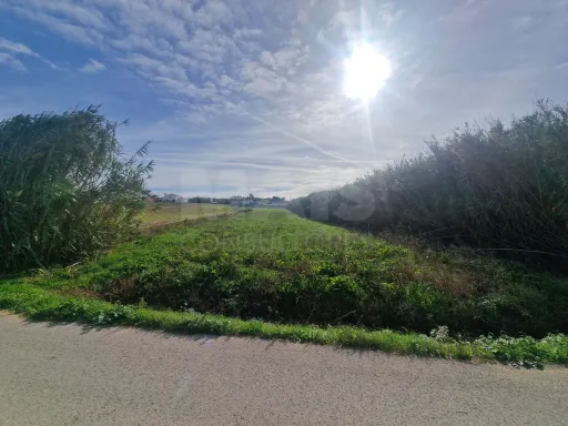 Land - Casais Brancos