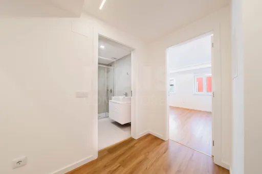 Moradia totalmente remodelada no coração de Peniche!