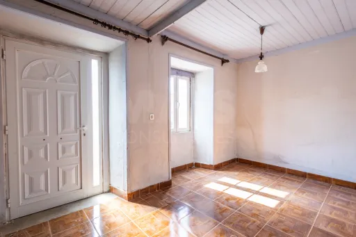 Villa with rooftop and huge potential between Caldas da Rainha and Santa Catarina