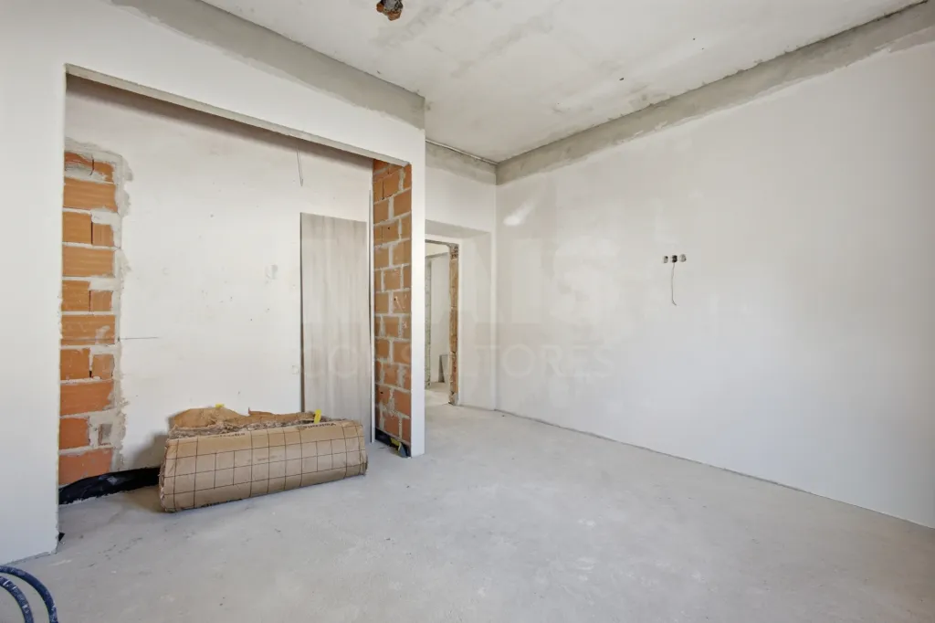 Apartamento T4 com quintal e estacionamento
