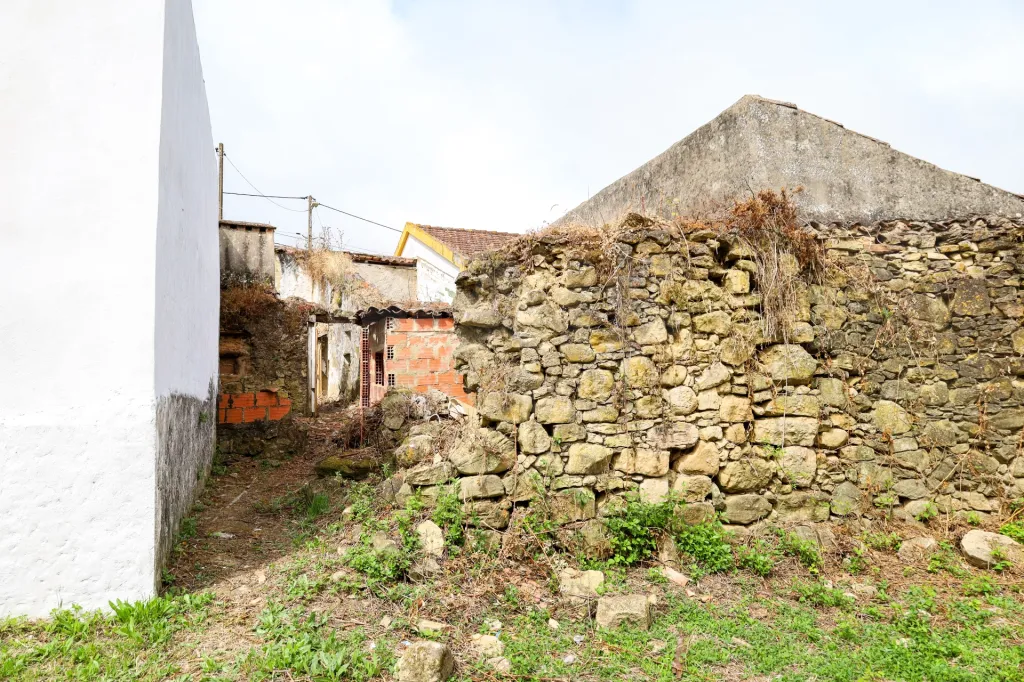 Moradia em Ruína p/ Restauro Bonvizinho