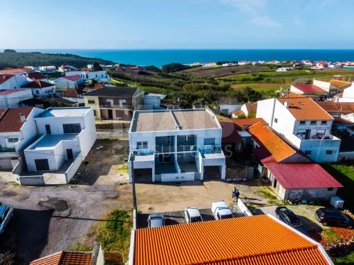 Moradia T3+1 Garagem, Logradouro e Vista Mar