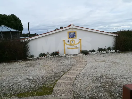 Propriedade com Piscina e Instalações Equestres – Um Refúgio Tranquilo com Potencial de Expansão