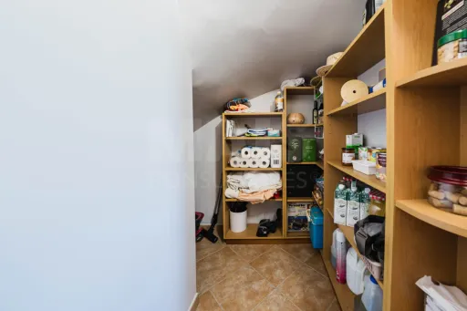 Moradia T3+1 pronta a habitar | Garagem fechada, pátio com churrasqueira e a 5 min das praias !