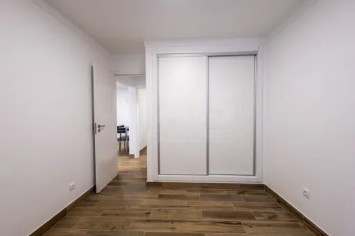 O Seu Refúgio Térreo T2 Remodelado: Conforto e Modernidade em Aljubarrota