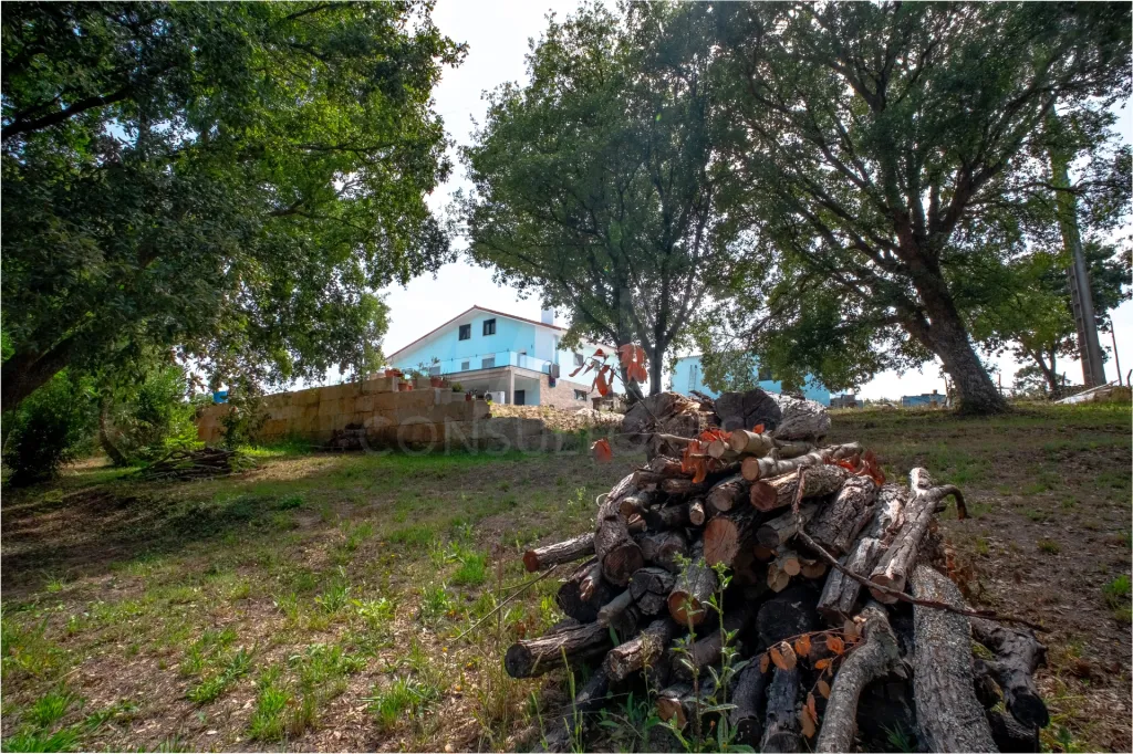 Quinta com mais de 23.000 m², piscina de água salgada e potencial de construção