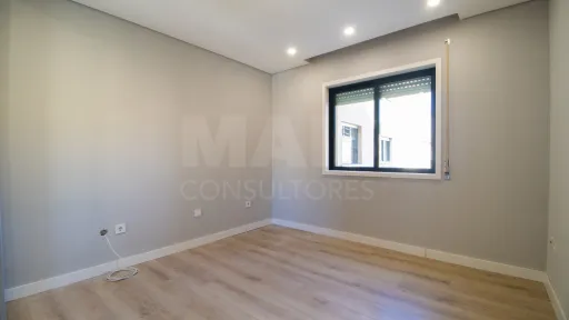 Apartamento T2+1 com garagem