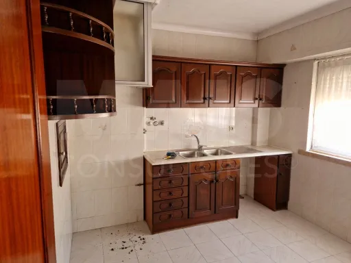 Apartamento de 3 assoalhadas junto ao Metro da Pontinha