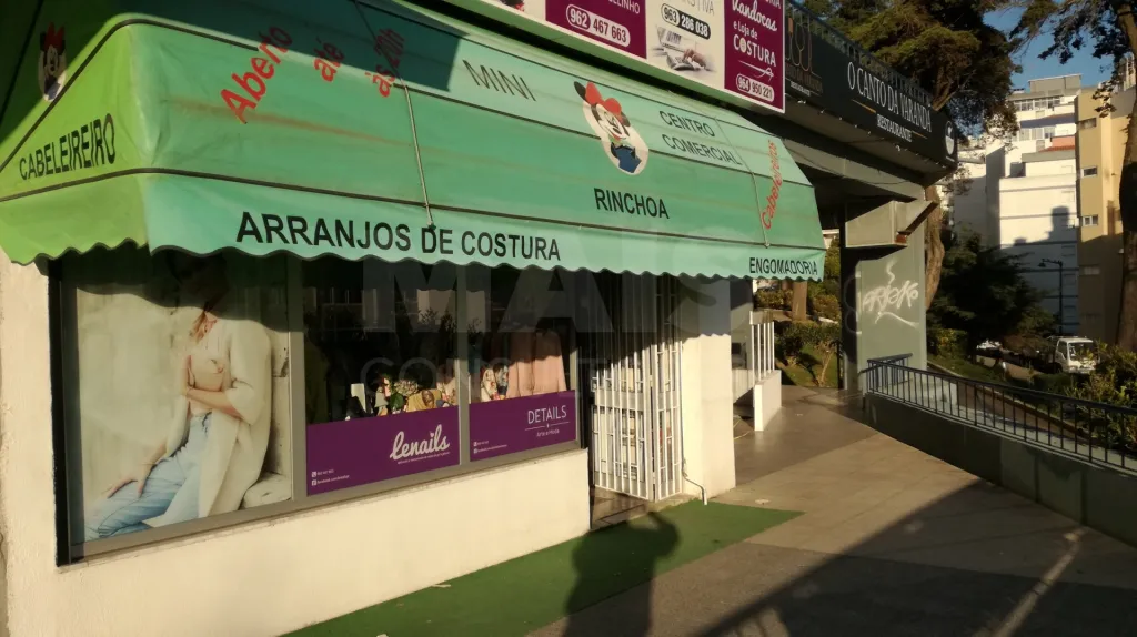 Loja/ Espaço comercial localizado na  Rinchoa