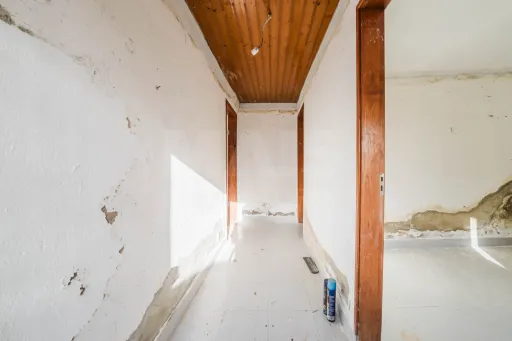 Quinta com duas moradias em ruína, poço e anexo com T0!