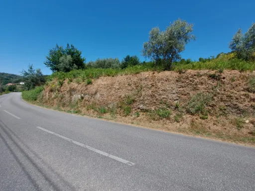 Rustic land with 1890m2 Pisão / Côja