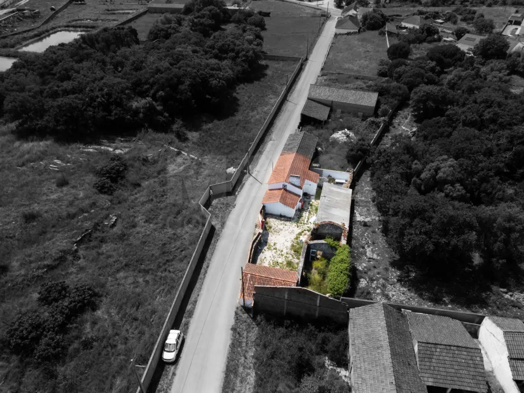 MAIS DE 300 m² DE CONSTRUÇÃO, PÁTIO PRIVADO E GRANDES ÁREAS DE APOIO | TURQUEL