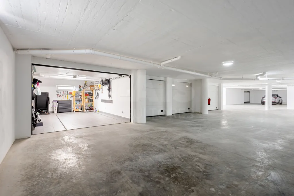 Apartamento T3 semi-novo vista mar com garagem