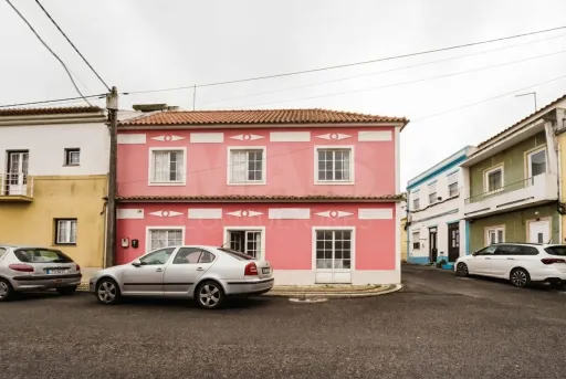 Oportunidade no Centro Histórico de Peniche – Espaço com Potencial para Estúdio ou T1