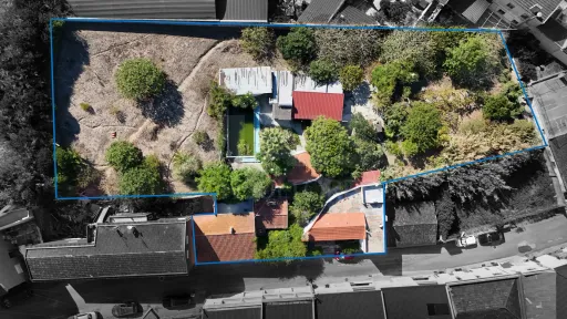 Duas Moradias com Terreno de 1.480 m² no centro da Lourinhã