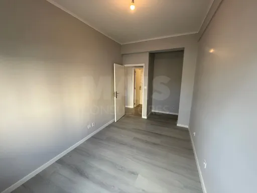 Apartamento T2 Oeiras Com Arrecadação