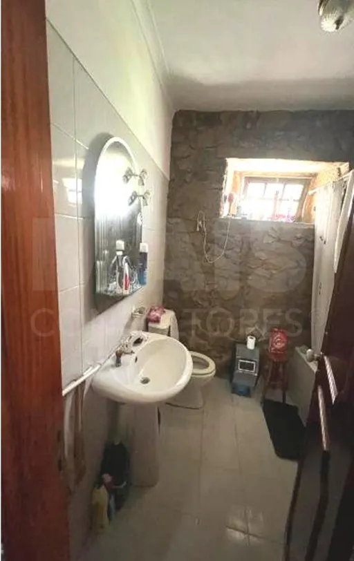 Moradia térrea em pedra pronta a habitar, próxima da praia de Vila Praia de Âncora