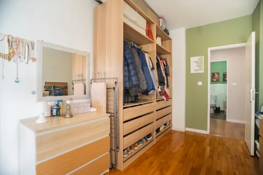 Fully Renovated 3-Bedroom Apartment in a Building with 2 Elevators