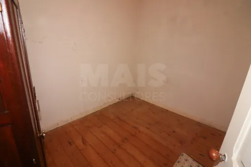 Moradia T3 com Potencial Comercial e Habitacional – Reabilitação em Pocariça / Alenquer