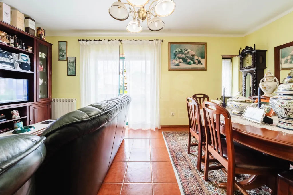 Apartamento T3 na Encosta do Sol — Espaço, Conforto e Excelente Exposição Solar