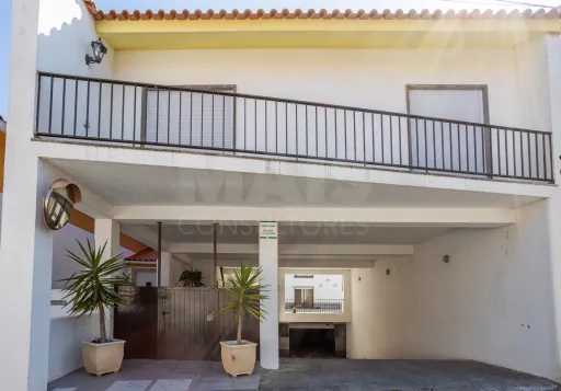 Apartamento T3 em Condomínio Fechado a 5min da Praia