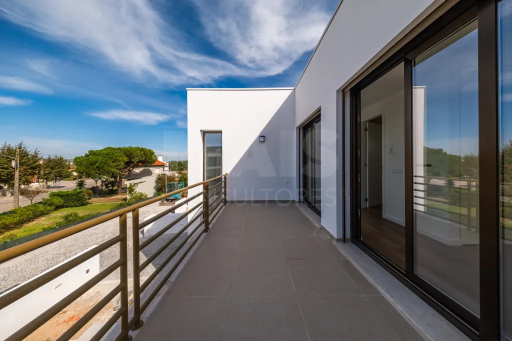 Moradia T3 (3 Suítes) com piscina - Salir do Porto