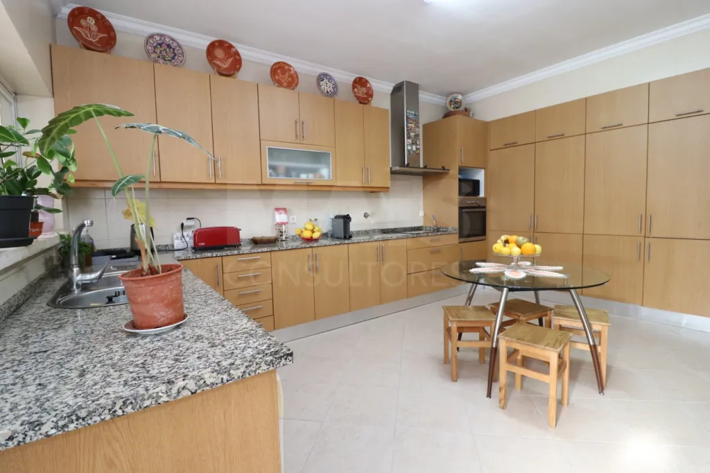Moradia Térrea T4 Isolada, com Terreno e Garagem Samora Correia