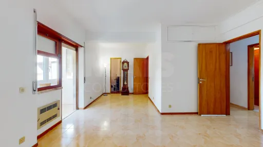 Apartamento T3 Remodelado no Centro de Oeiras | Elevador | 105 m² | Excelente Oportunidade