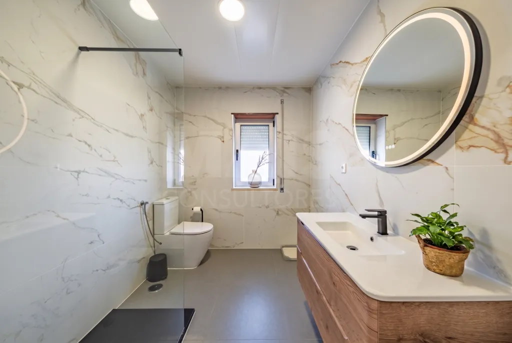 Apartamento T3 Renovado com Garagem Box – Cidade Nova, Caldas da Rainha