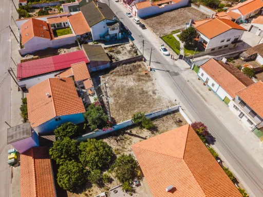 Terreno com Projeto para Moradia T3, Piscina, Garagem e Jardim em Olho Marinho, Óbidos