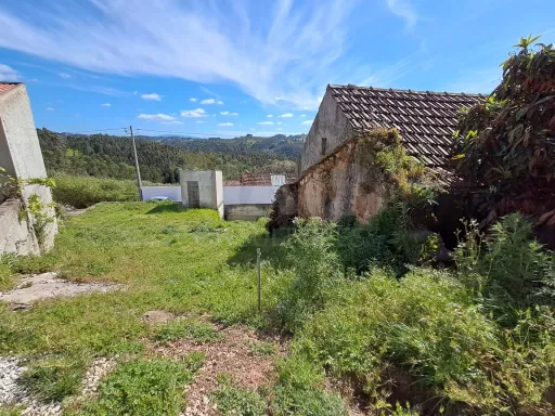 Moradia para remodelar em lote de terreno c/ 520m2
