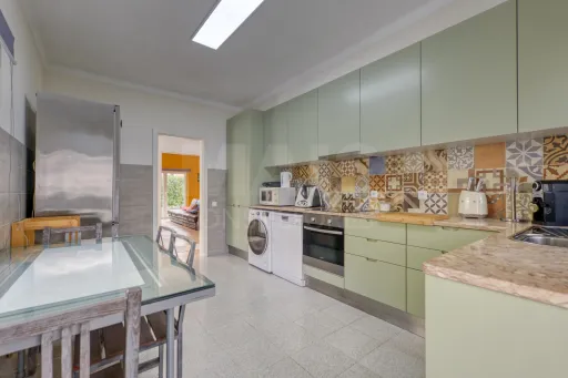 Moradia T3 Remodelada, Pronta a Habitar, com Ginásio, Anexo e Jardim