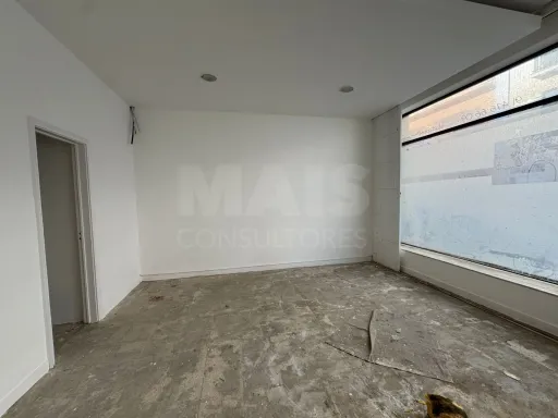 Commercial space near the beach in Peniche