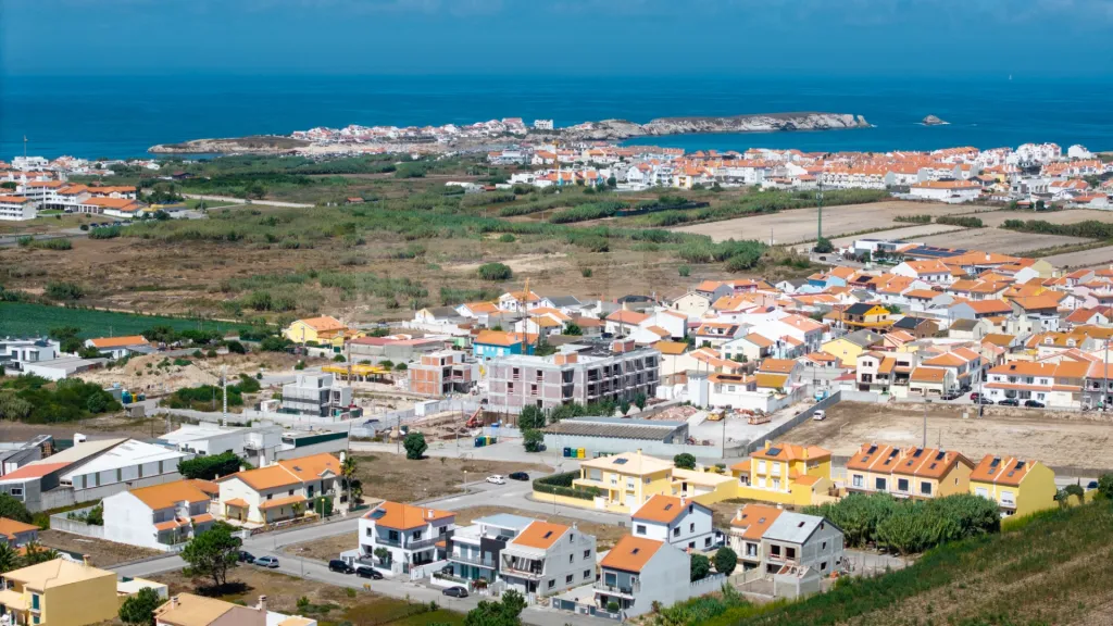 T2 Novo com Quintal Privado a 10 Minutos a pé do Baleal
